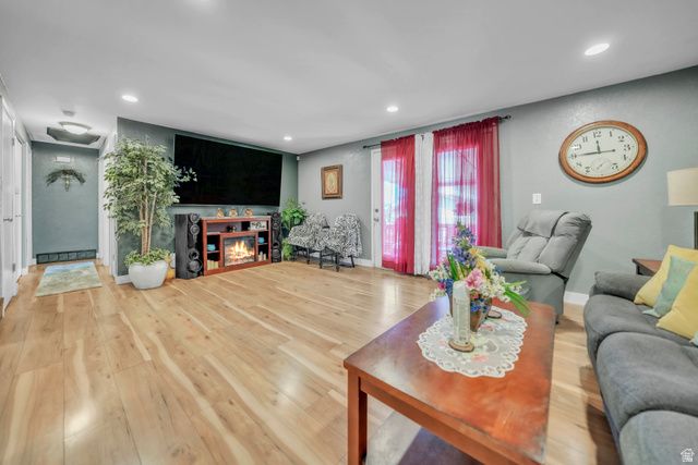 6828 W COPPERHILL DR, West Valley City, UT 84128