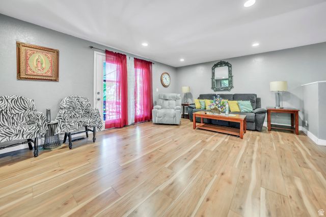 6828 W COPPERHILL DR, West Valley City, UT 84128