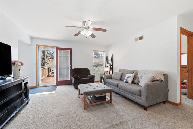 1319 Deerfield Ln, W Leechburg, PA 15656