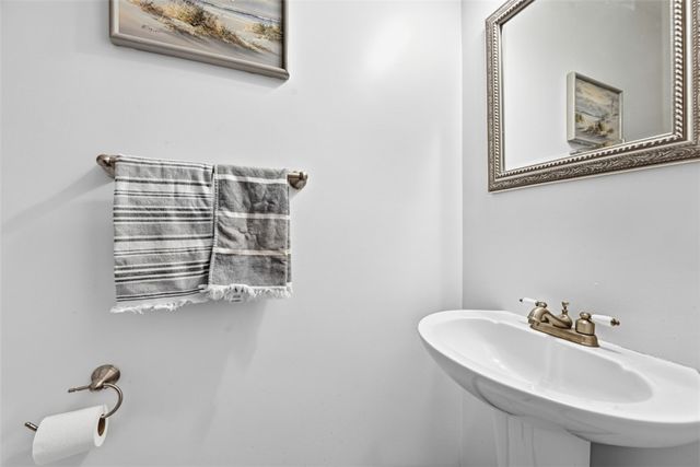 1319 Deerfield Ln, W Leechburg, PA 15656