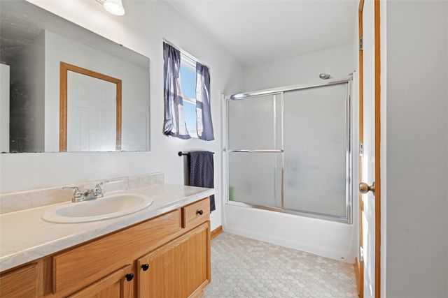 1319 Deerfield Ln, W Leechburg, PA 15656