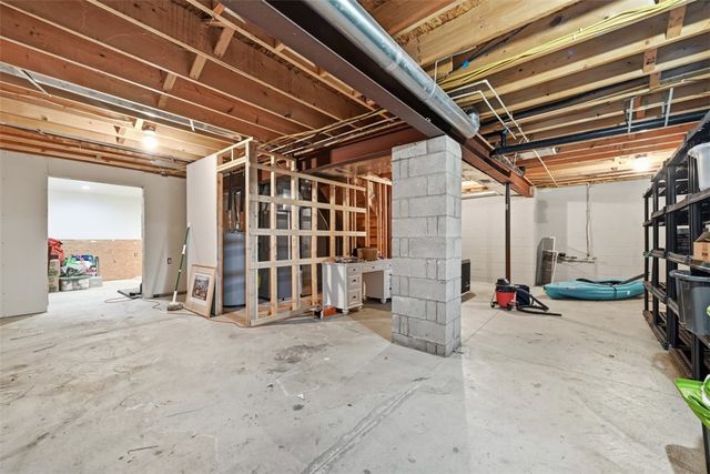 1319 Deerfield Ln, W Leechburg, PA 15656