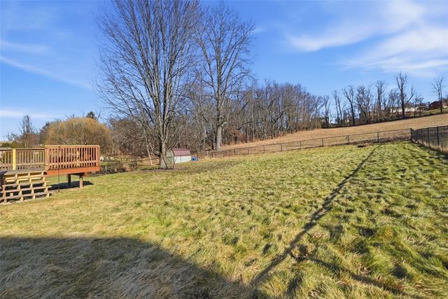 1319 Deerfield Ln, W Leechburg, PA 15656