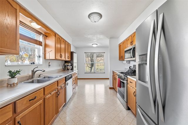 1319 Deerfield Ln, W Leechburg, PA 15656