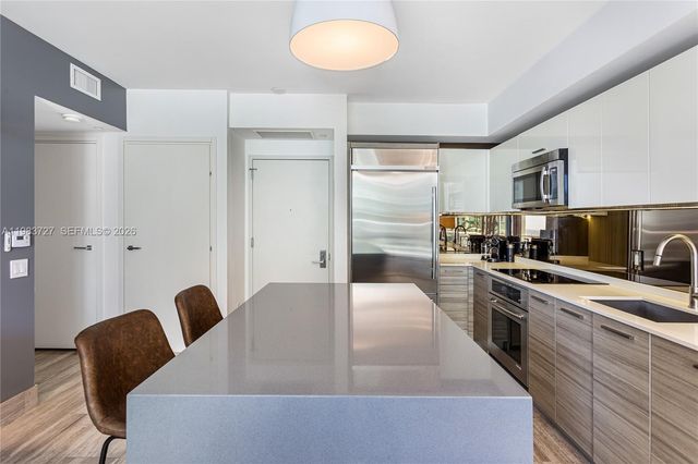 1300 Brickell Bay Dr 1102, Miami, FL 33131