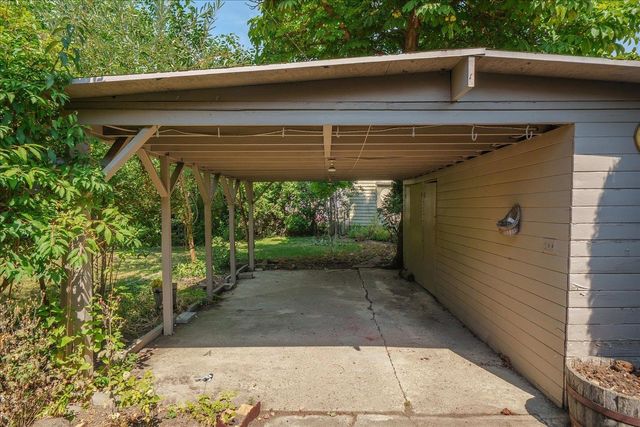 821 E Broad St, Spokane, WA 99207