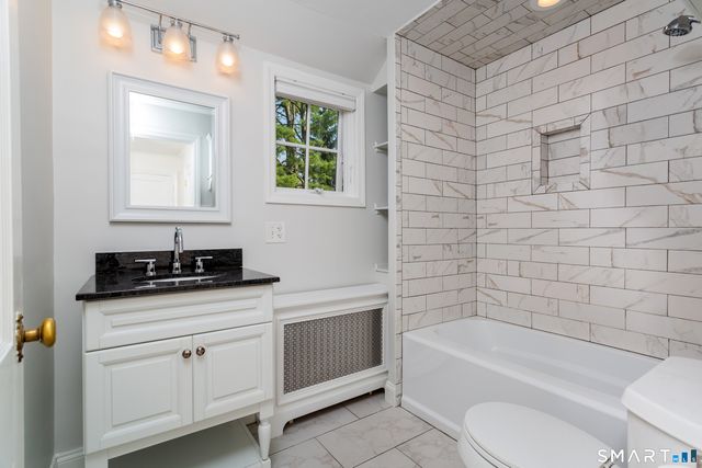 437 Hulls Farm ~Carriage House~ Road, Fairfield, CT 06890