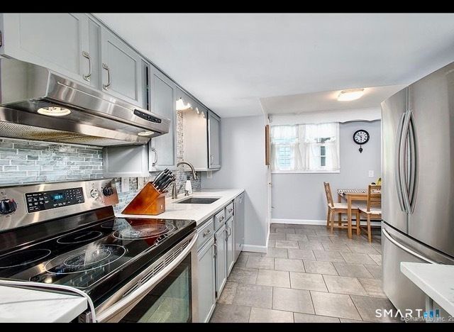 437 Hulls Farm ~Carriage House~ Road, Fairfield, CT 06890