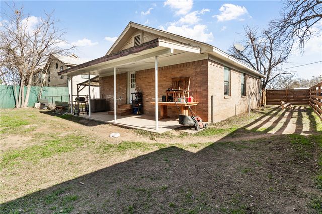 512 S Nueces Street, Coleman, TX 76834