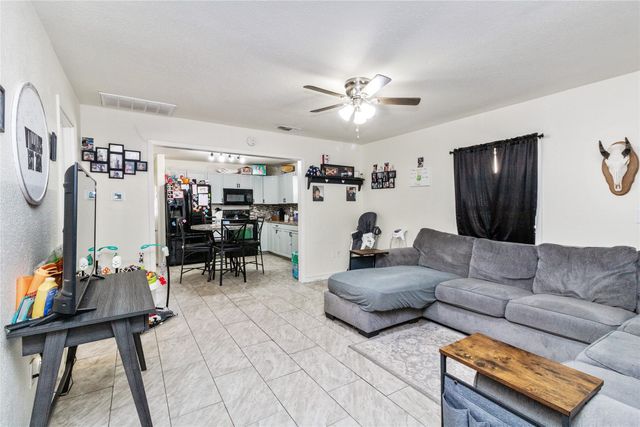 512 S Nueces Street, Coleman, TX 76834