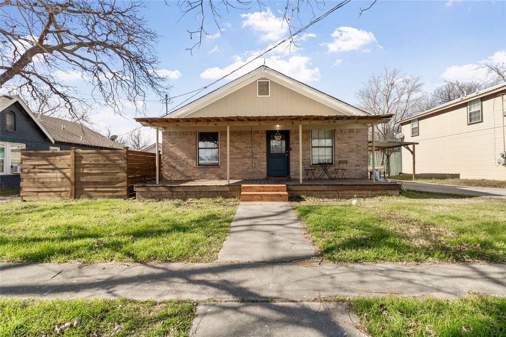 512 S Nueces Street, Coleman, TX 76834