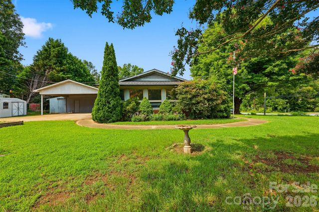 2111 24th Street NE, Hickory, NC 28601