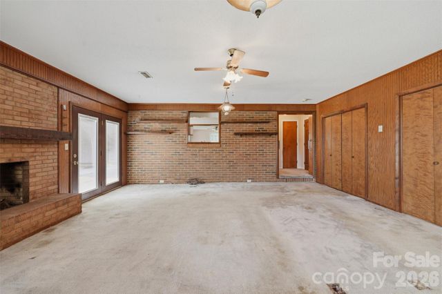 2111 24th Street NE, Hickory, NC 28601
