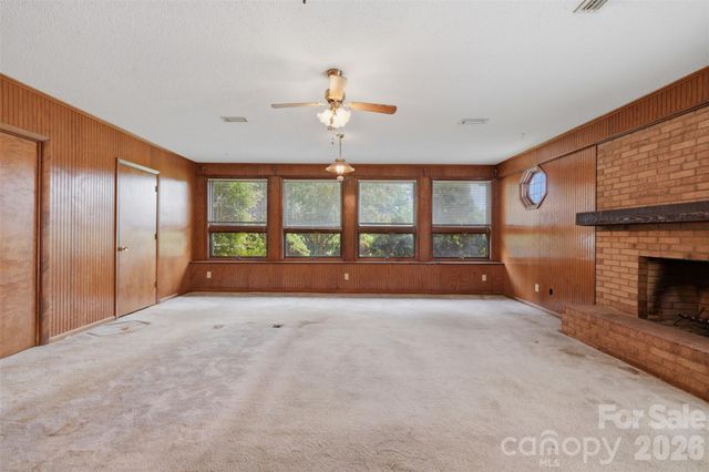 2111 24th Street NE, Hickory, NC 28601