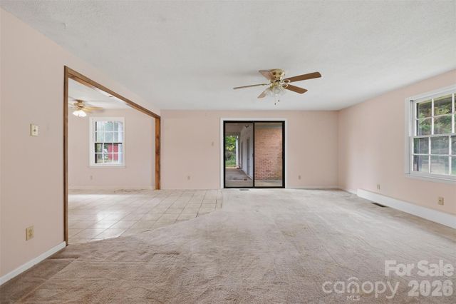 2111 24th Street NE, Hickory, NC 28601