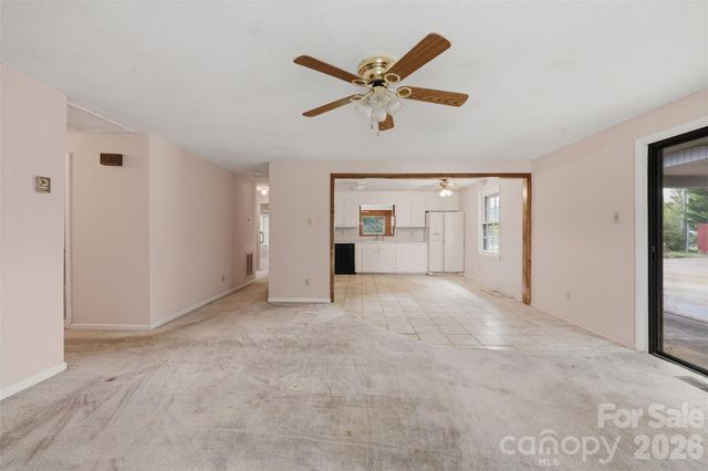 2111 24th Street NE, Hickory, NC 28601