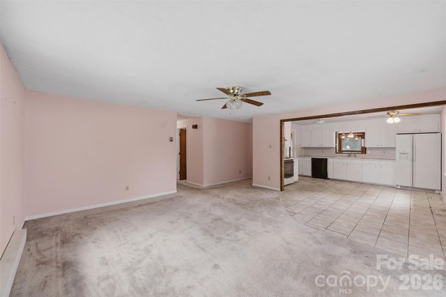 2111 24th Street NE, Hickory, NC 28601