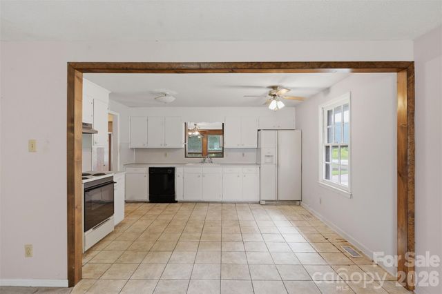 2111 24th Street NE, Hickory, NC 28601