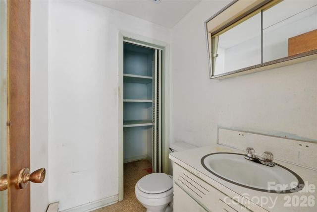 2111 24th Street NE, Hickory, NC 28601