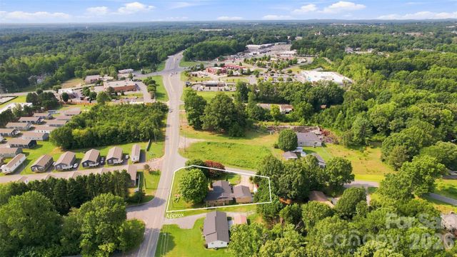 2111 24th Street NE, Hickory, NC 28601