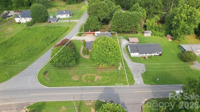 2111 24th Street NE, Hickory, NC 28601