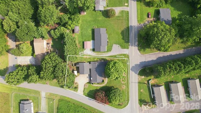 2111 24th Street NE, Hickory, NC 28601