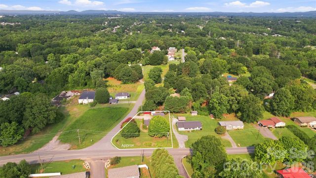 2111 24th Street NE, Hickory, NC 28601