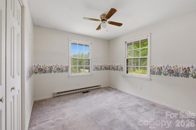 2111 24th Street NE, Hickory, NC 28601