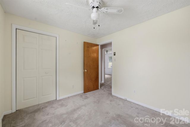 2111 24th Street NE, Hickory, NC 28601
