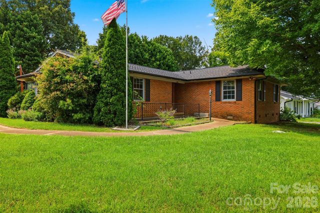 2111 24th Street NE, Hickory, NC 28601