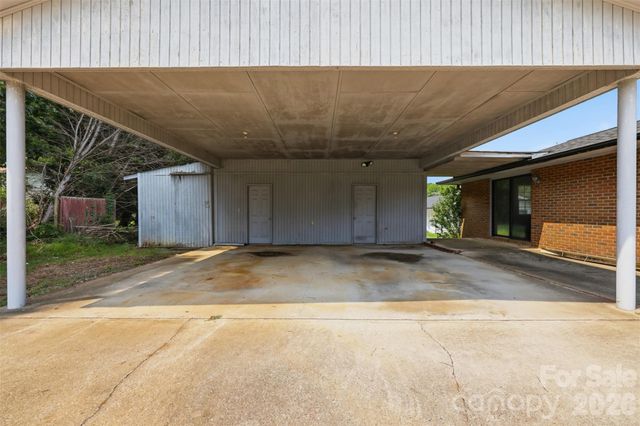 2111 24th Street NE, Hickory, NC 28601