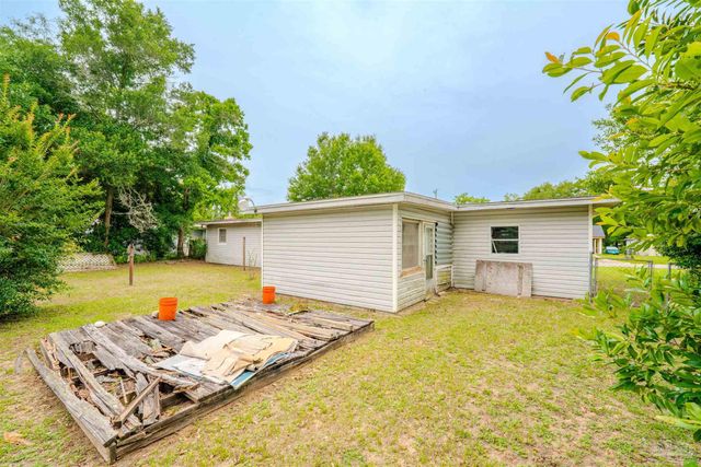 26 Adkinson Dr, Pensacola, FL 32506