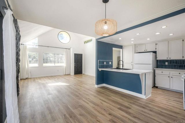 371 N Melrose Drive D, Vista, CA 92083