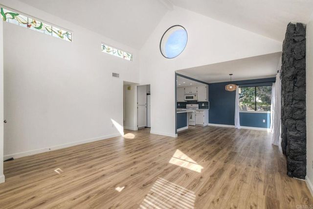 371 N Melrose Drive D, Vista, CA 92083