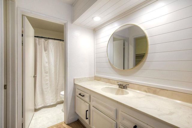 371 N Melrose Drive D, Vista, CA 92083