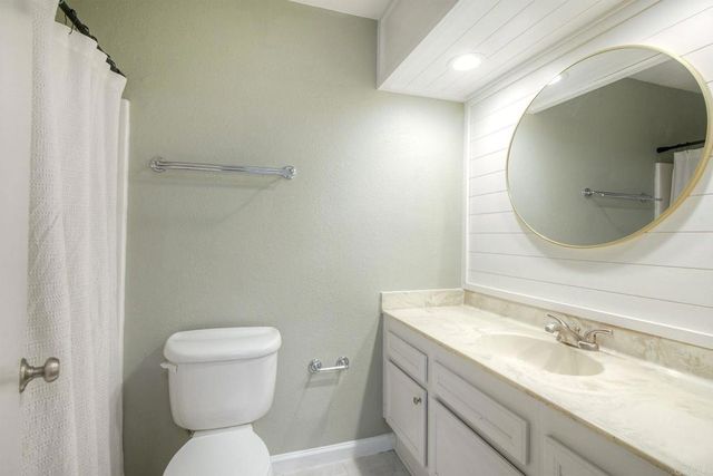 371 N Melrose Drive D, Vista, CA 92083