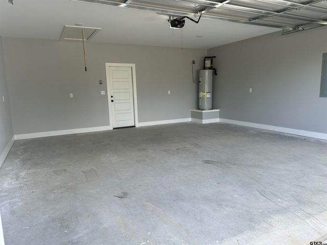 1002 E Main St, Whitehouse, TX 75791