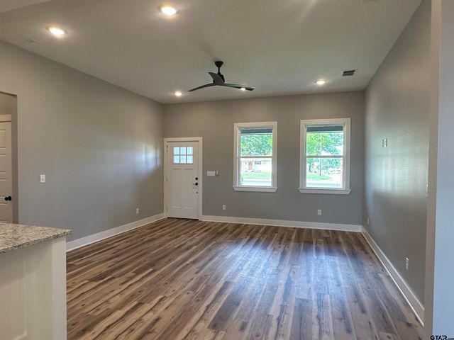 1002 E Main St, Whitehouse, TX 75791