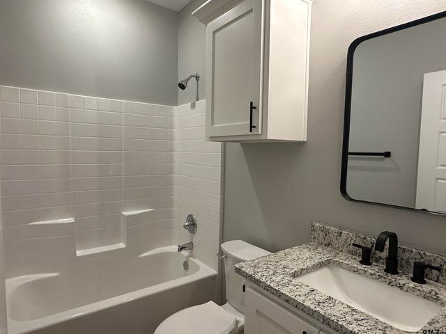 1002 E Main St, Whitehouse, TX 75791