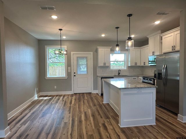 1002 E Main St, Whitehouse, TX 75791