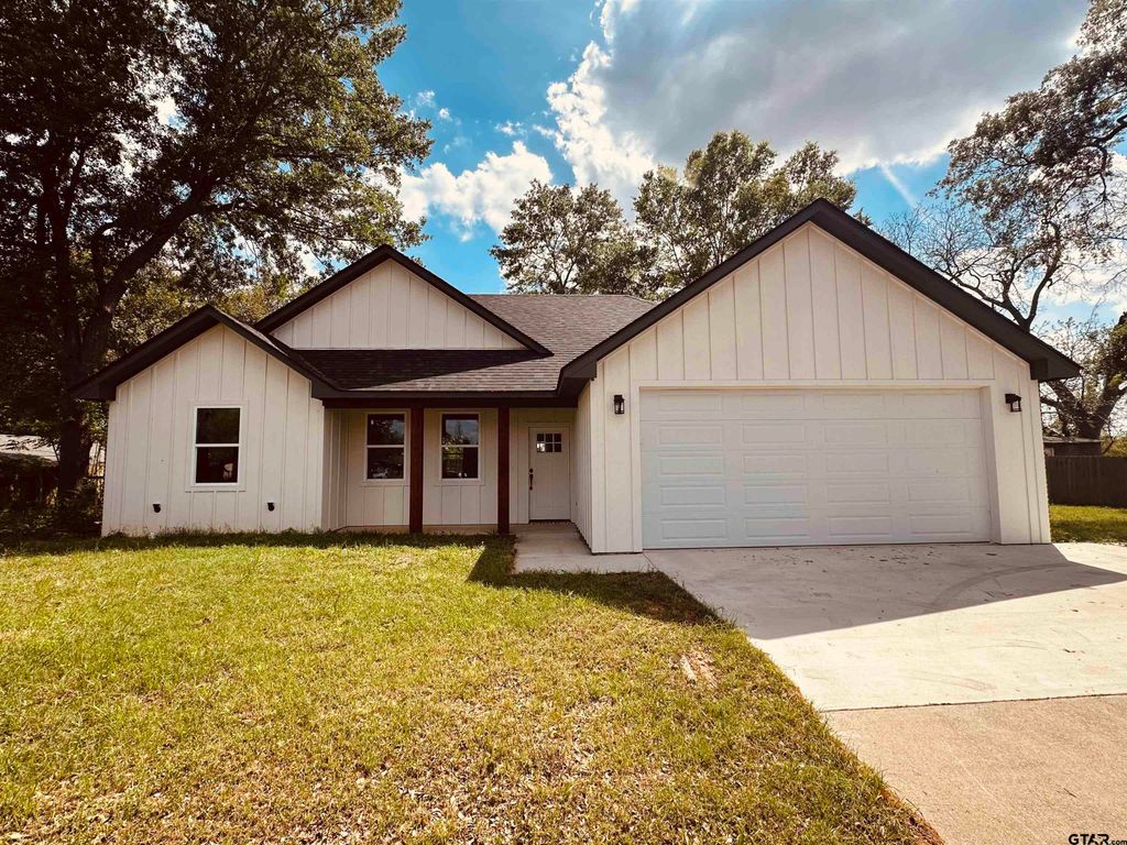 1002 E Main St, Whitehouse, TX 75791