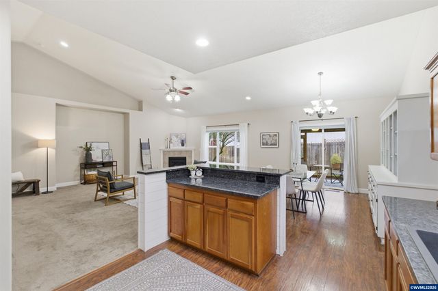 338 NW Foxglove St, Dallas, OR 97338