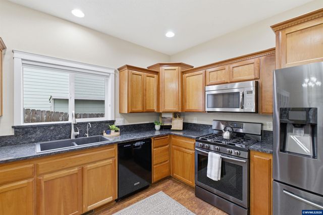 338 NW Foxglove St, Dallas, OR 97338