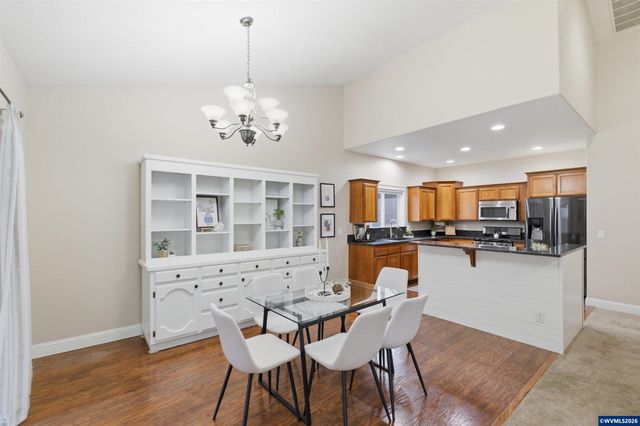 338 NW Foxglove St, Dallas, OR 97338