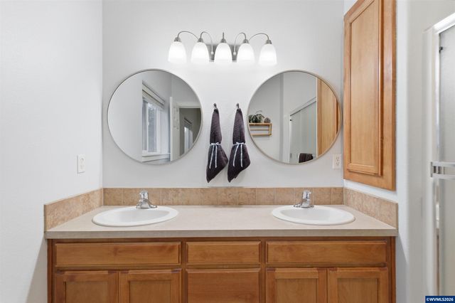 338 NW Foxglove St, Dallas, OR 97338