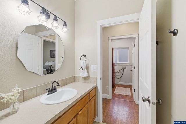 338 NW Foxglove St, Dallas, OR 97338