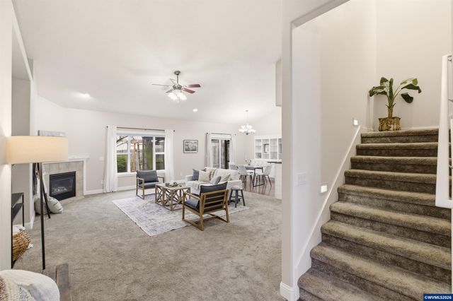 338 NW Foxglove St, Dallas, OR 97338