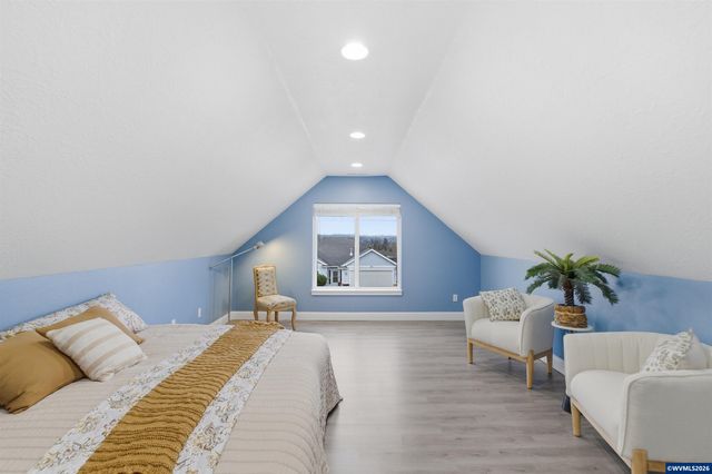 338 NW Foxglove St, Dallas, OR 97338