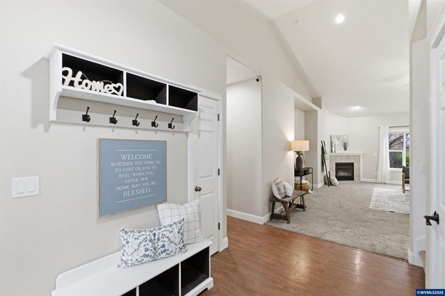 338 NW Foxglove St, Dallas, OR 97338