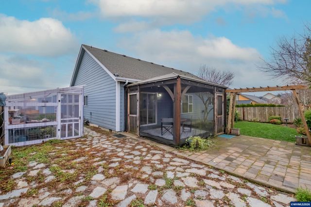 338 NW Foxglove St, Dallas, OR 97338